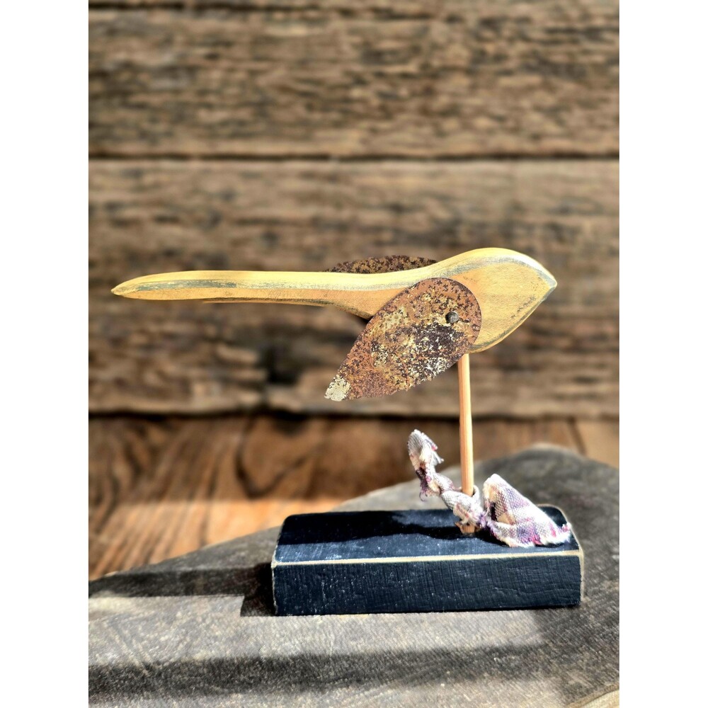 Rustic Primitive Bird Figurine – Wood & Metal Folk Art Decor